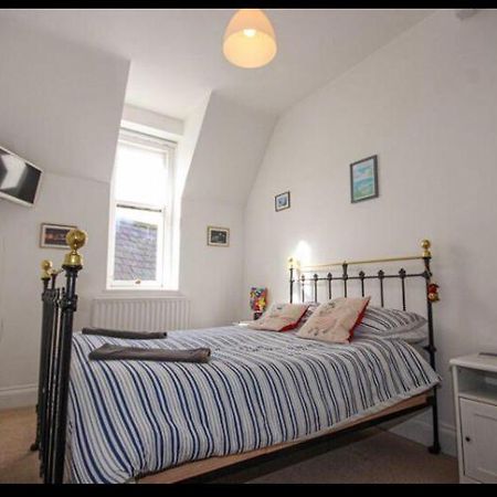 Light And Airy Central Lyme Regis Appartment With Parking Exterior foto