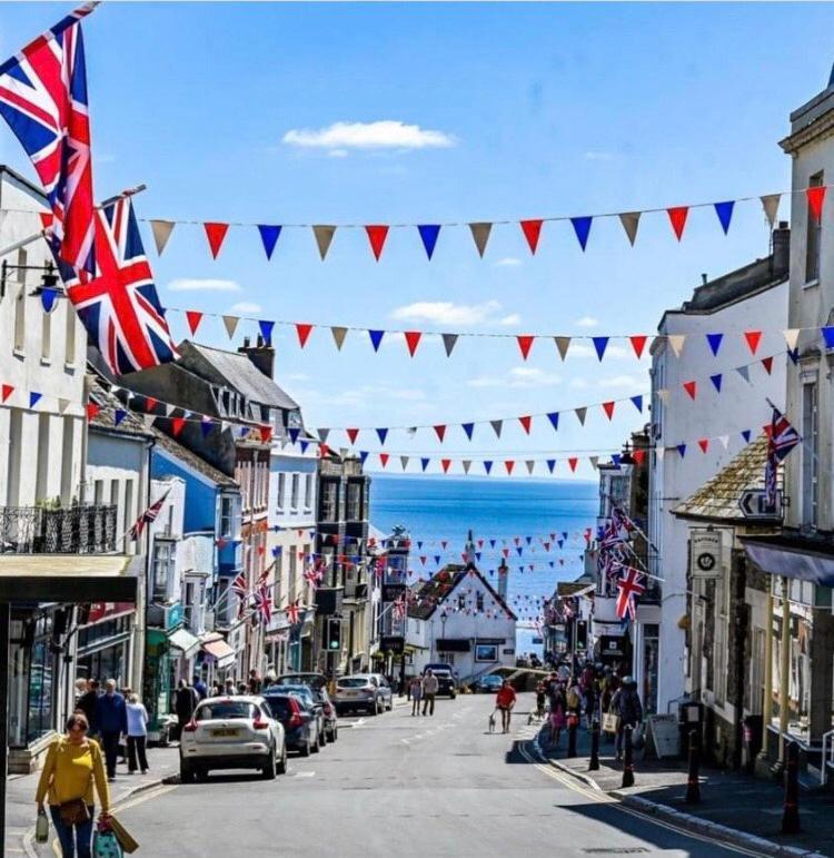 Light And Airy Central Lyme Regis Appartment With Parking Exterior foto