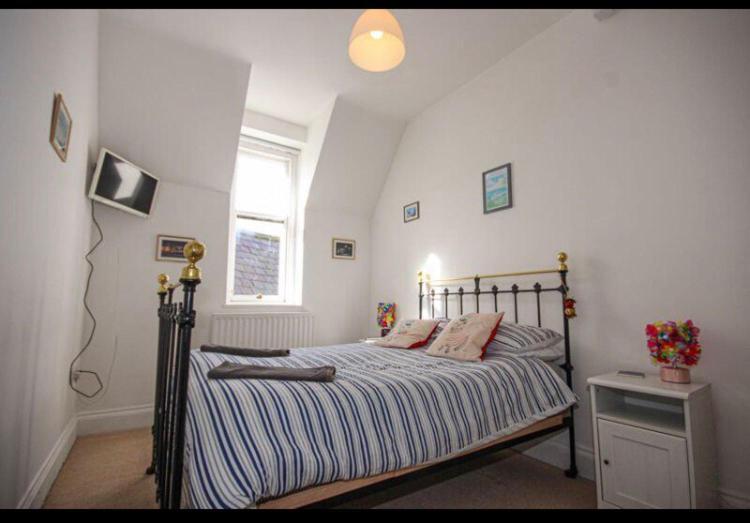 Light And Airy Central Lyme Regis Appartment With Parking Exterior foto